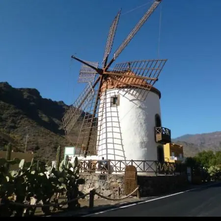 La Real Homestay *