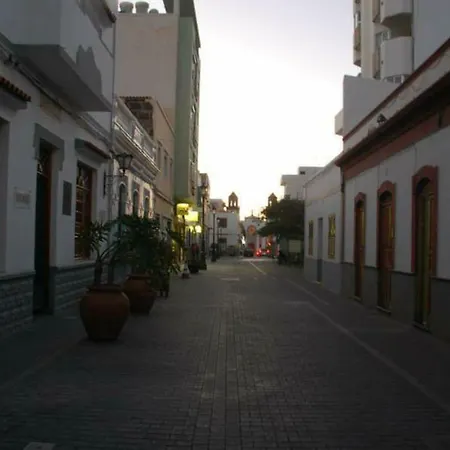 La Real Homestay *